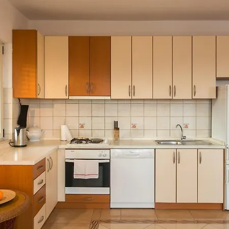 Bodul Vacation - Two Bedroom With Terrace And Sea View 자톤
